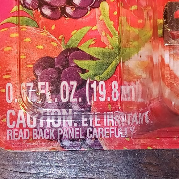 Glade PlugIns LIMITED EDITION Berry Pop Scented Oil Warmer and Refill Bottle Set - Picture 4 of 7